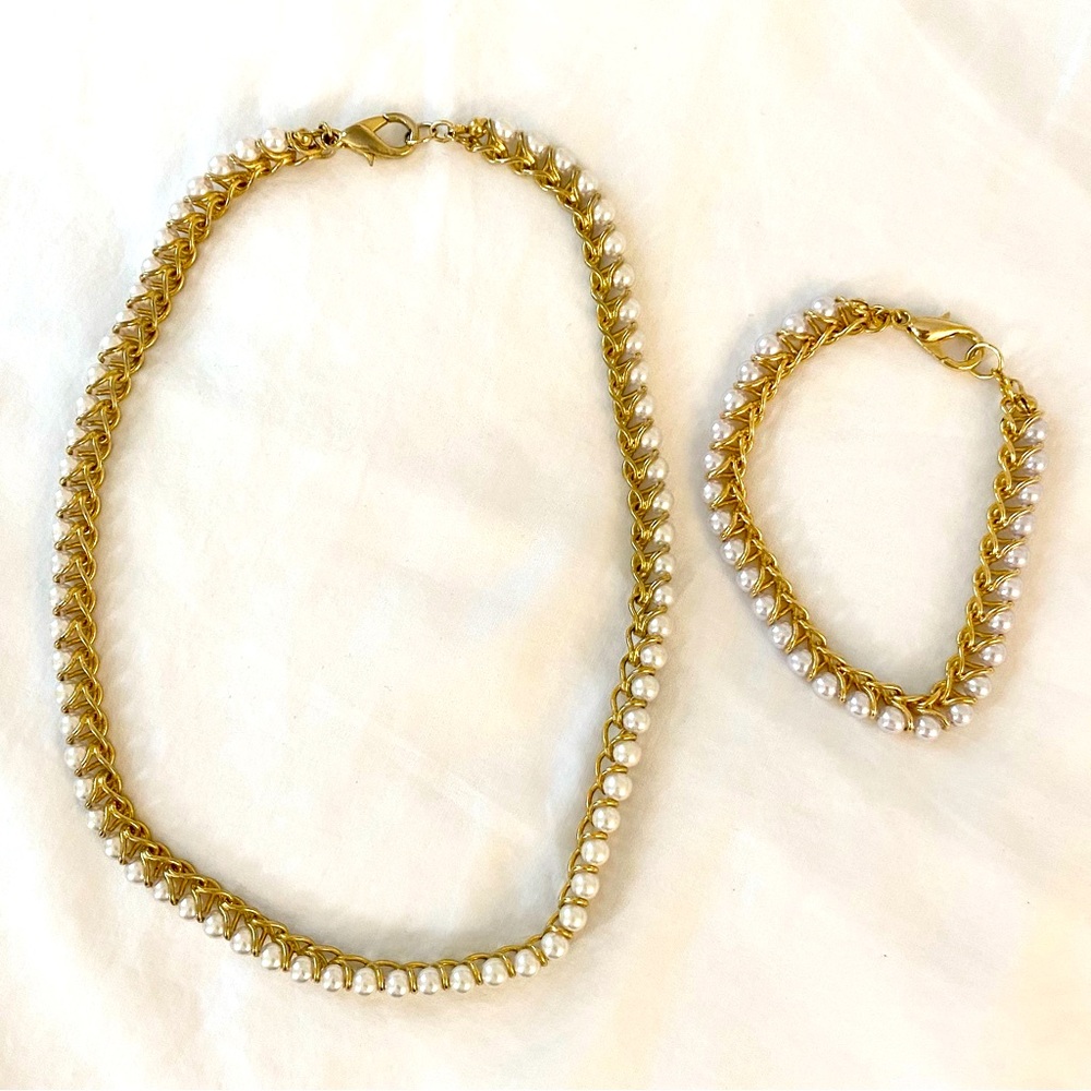 Vintage pearl necklace and bracelet set